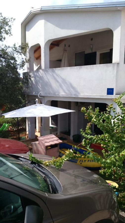 Apartmani Sonia Njivice Exterior foto